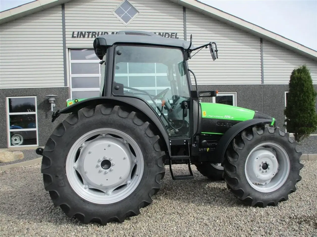 Billede 14 - Deutz-Fahr Agrofarm 115G New and Unused tractor with 30F+30R Hi-Lo and CreepGear