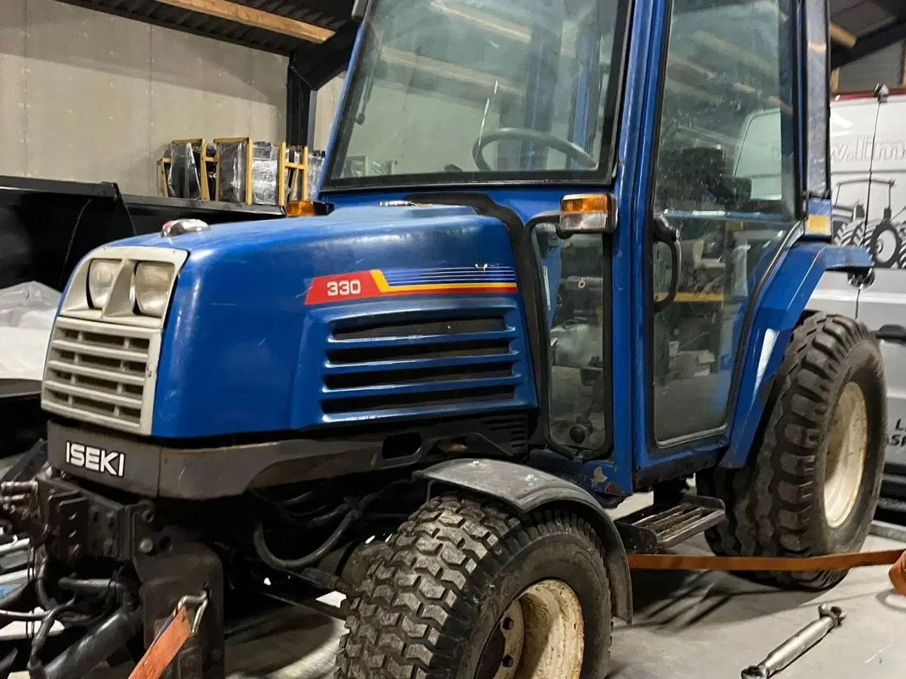 Billede 3 - Iseki 330 Med frontlift, sneplov og lukket kabine