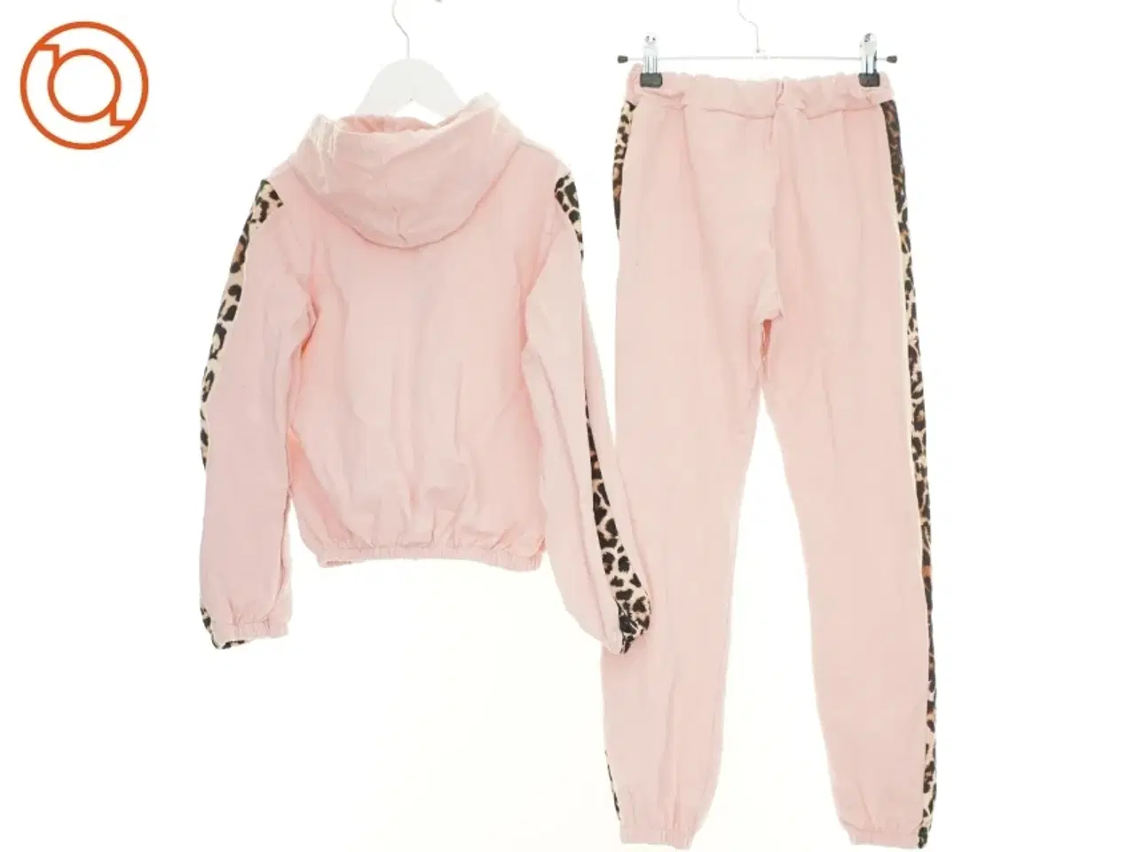 Billede 2 - To delt sæt med sweatpants og sweatshirt (str. 152 cm)