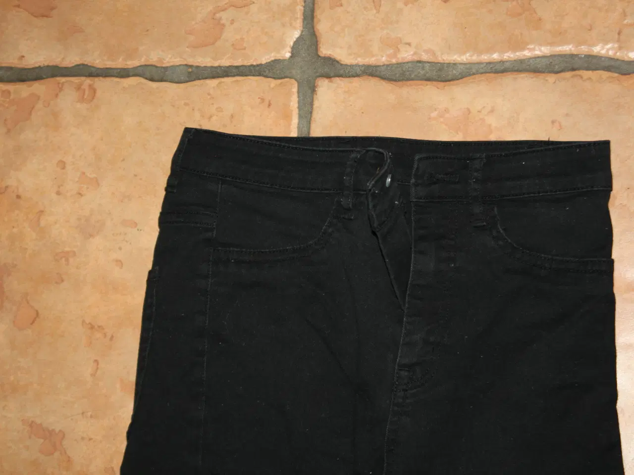 Billede 4 - Sort jeans fra H&M i str. 36