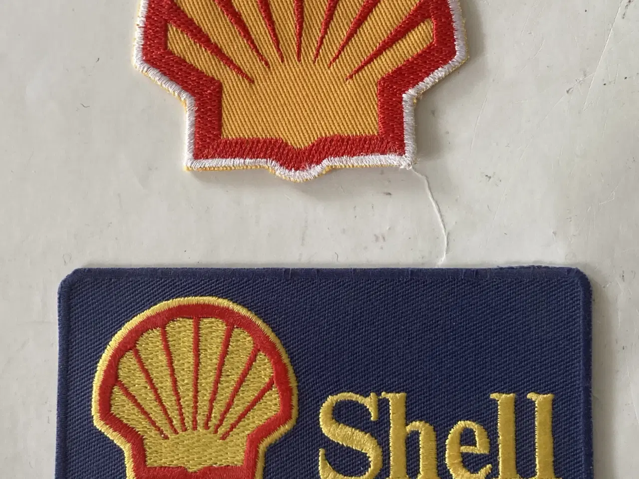 Billede 1 - Uniform / Kasket mærker 2 stk. fra Shell