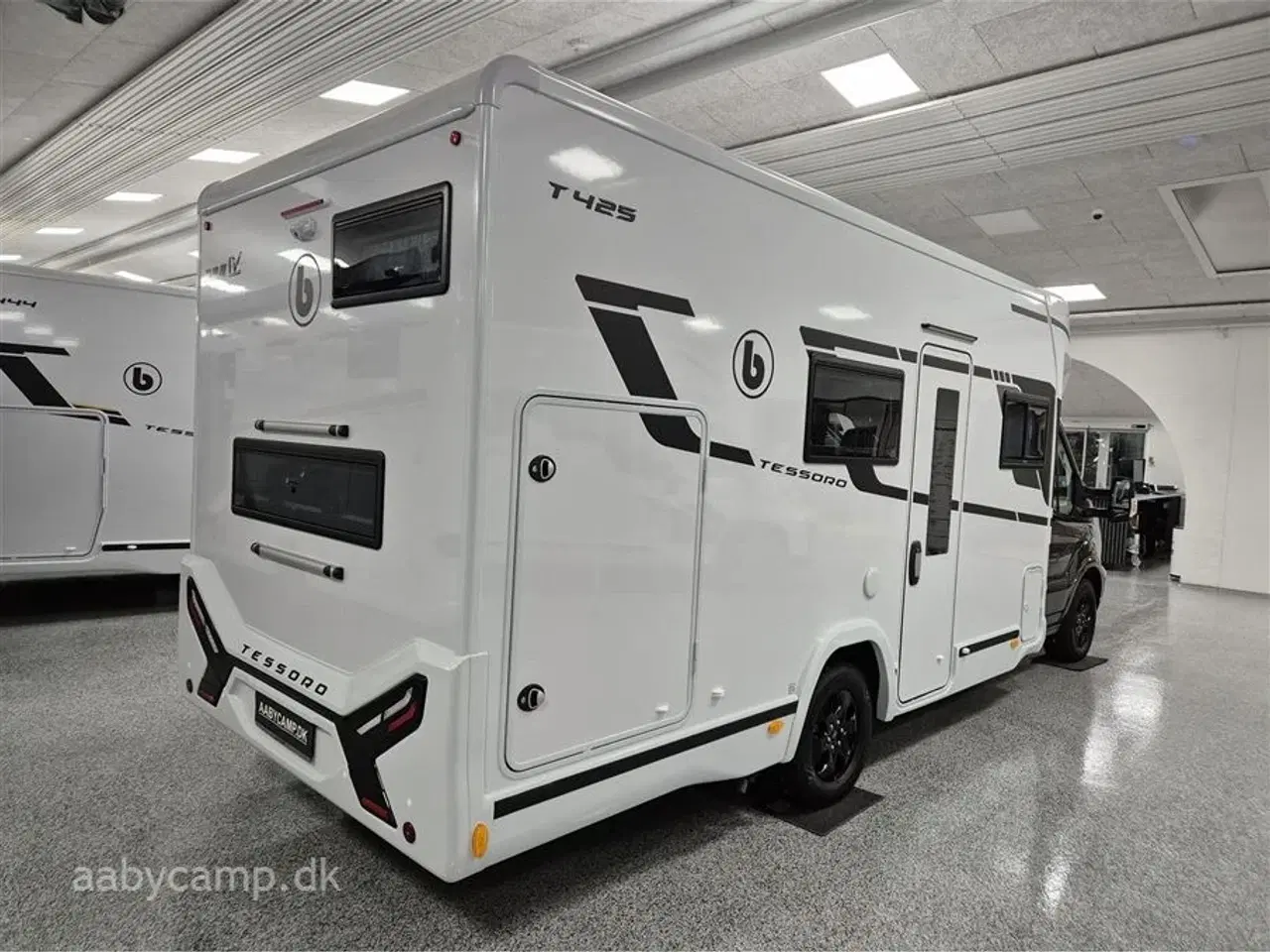 Billede 2 - 2026 - Benimar Tessoro   Nk Pakke. 8 trins Automatgear. 200W solceller. Webasto Dieselfyr. Kompressor køleskab. Køjer bag og sænkeseng Foran.