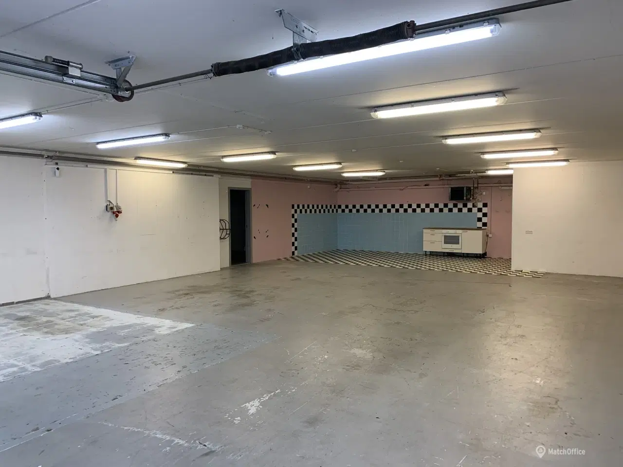 Billede 3 - Lager/showroom tæt på motorvej og offentlig transport