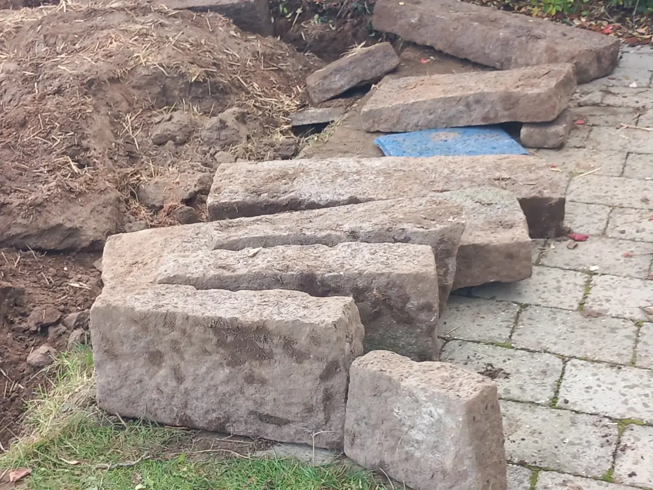 Billede 2 - Granitsten til trappe eller bed