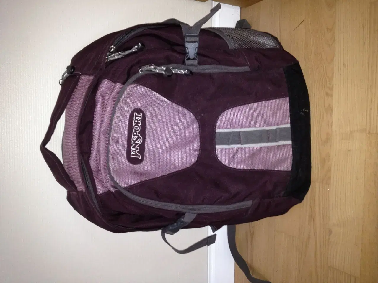 Billede 1 - Jansport skoletaske.