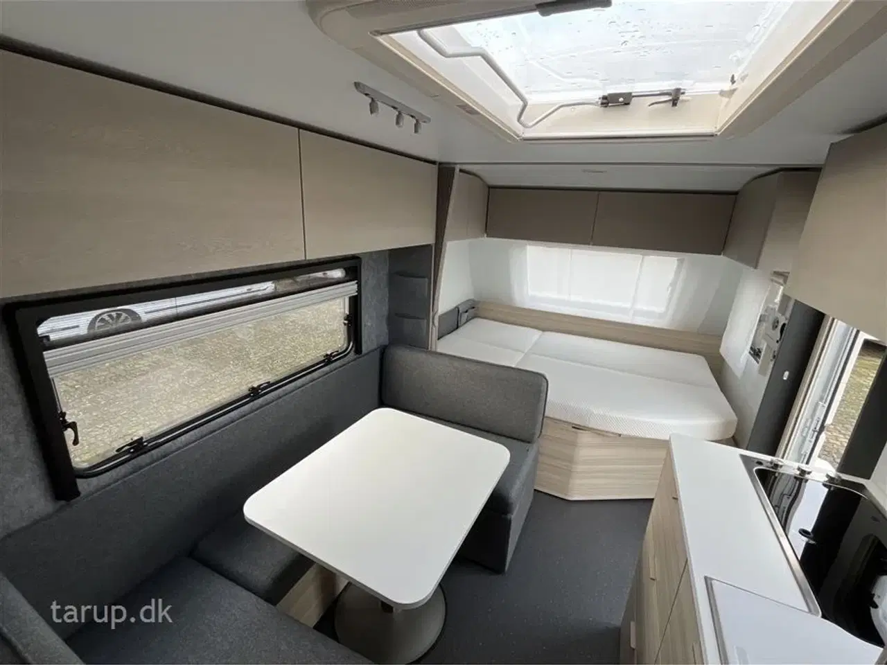 Billede 8 - 2025 - Adria Altea 552 PK   Dobbeltseng, 2 køjer, rundsiddegruppe, blæservarme, el-gulvvarme, myggenetsdør, Adria Smartbox