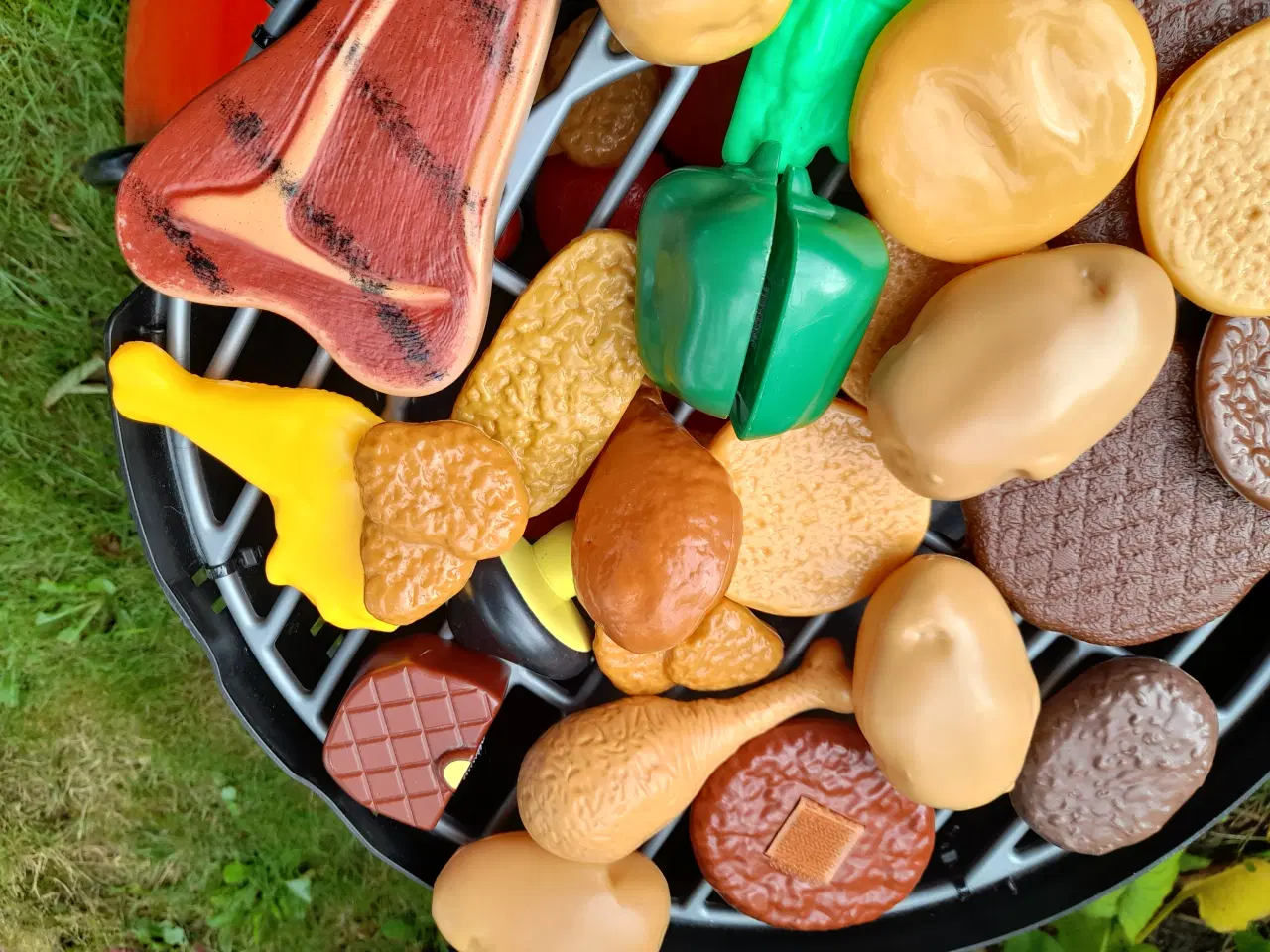 Billede 4 - Kuglegrill med masser af tilbehør.