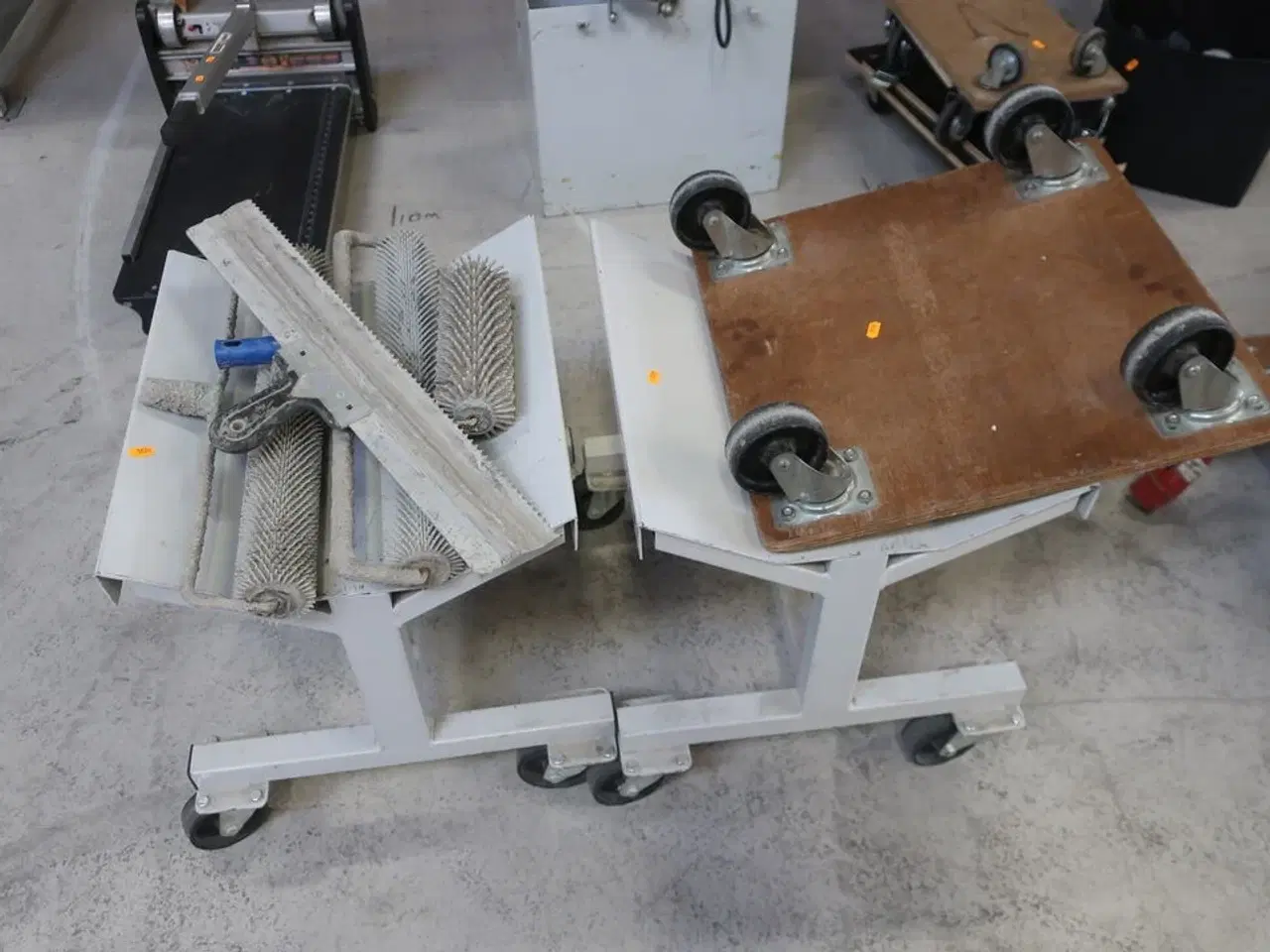 Billede 2 - 2 stk. vogne med indhold