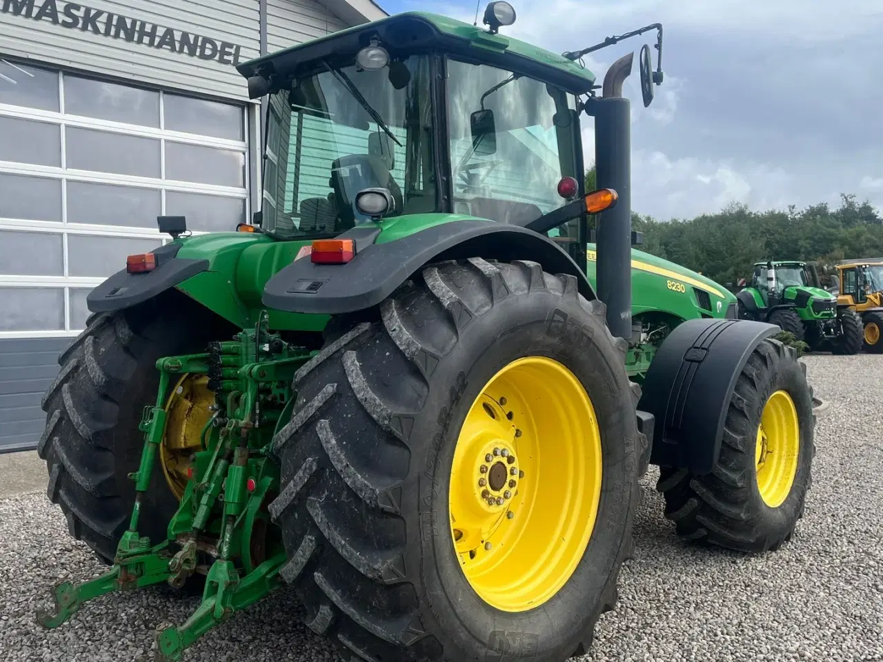 Billede 14 - John Deere 8230 Med frontlift