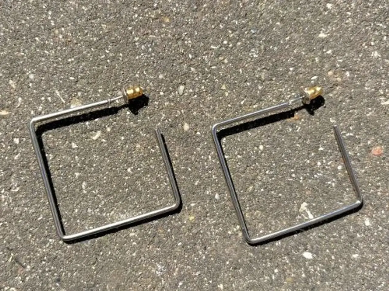 Billede 1 - Flotte, firkantede øreringen. Enkeltheden selv.