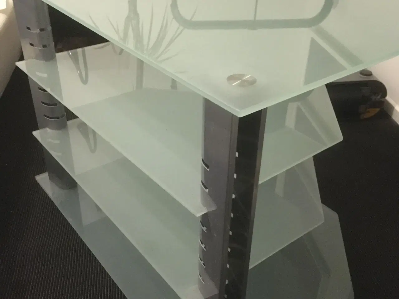 Billede 1 - TV-bord af glas og metal