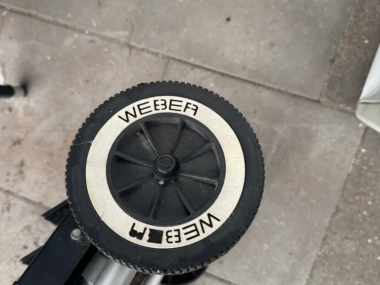 Billede 2 - Weber Q bord (Mulighed for at folde det)