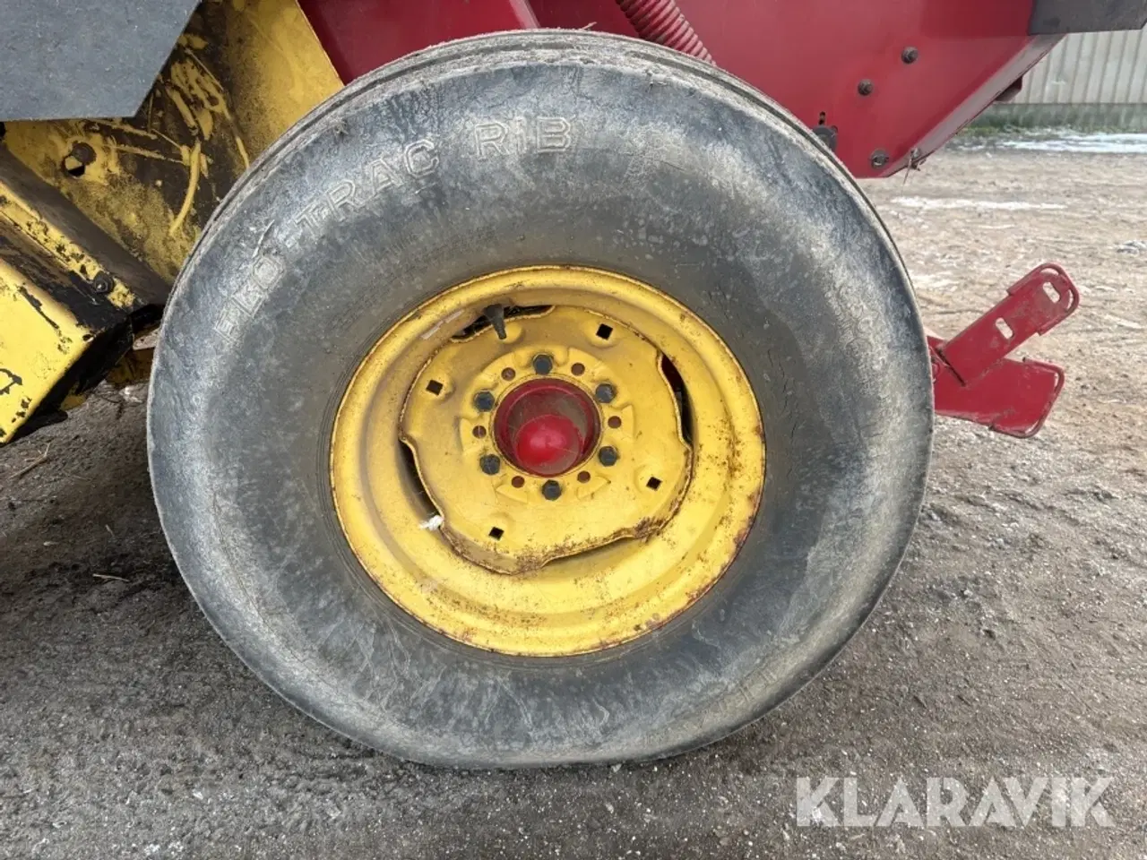 Billede 10 - Rundballepresser New Holland 654