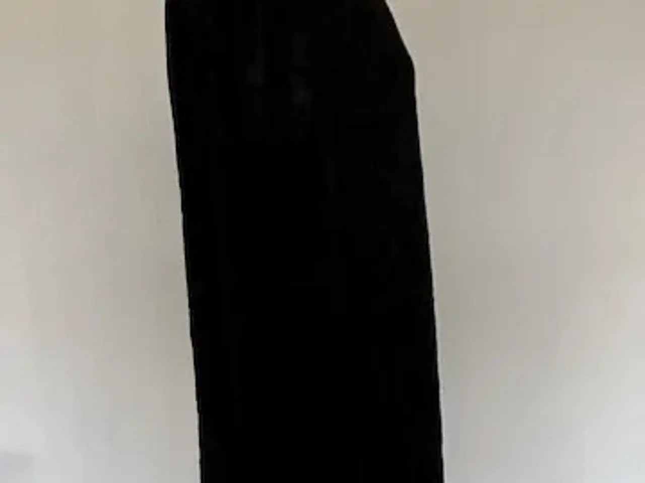 Billede 3 - NEDSAT Fashion Union sort kjole velourmønster str.
