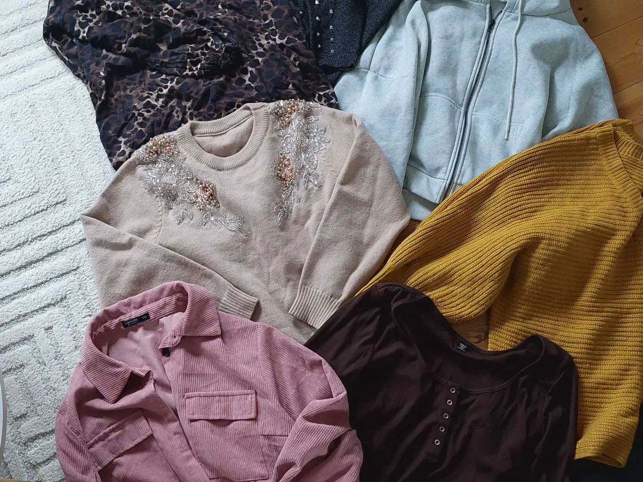 Billede 2 - 2 sække med tøj