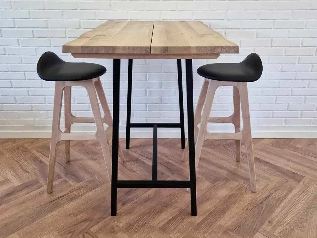 Billede 1 - Nyt barbord 30 mm massivt egetræ hvidolieret 
