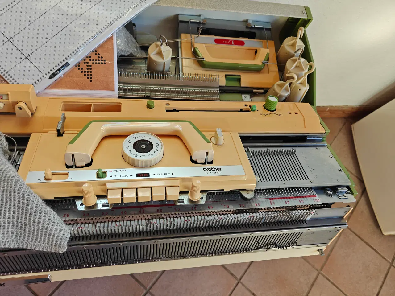 Billede 4 - Strikkemaskine brother 820