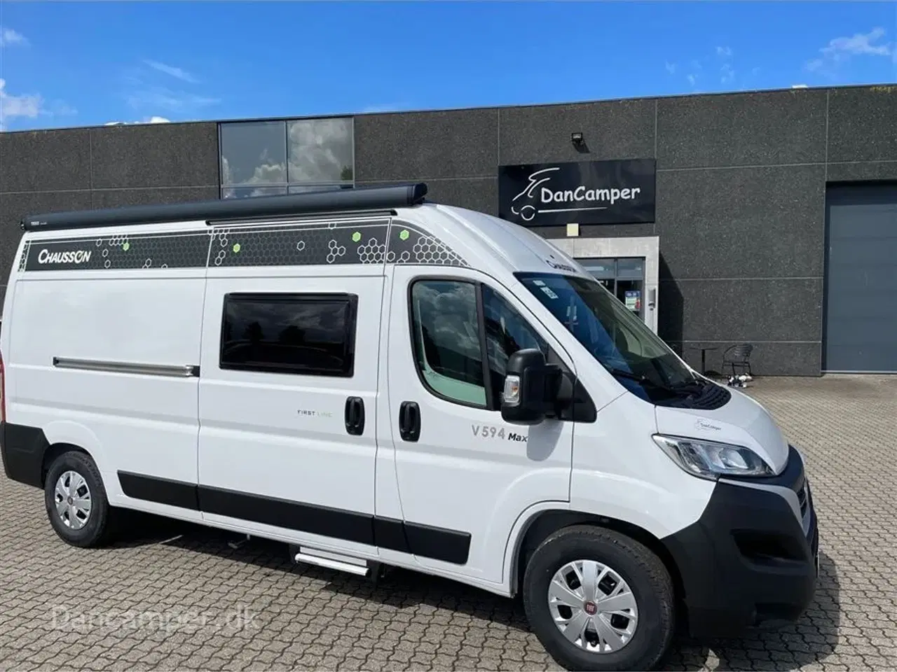 Billede 1 - 2024 - Chausson First Line V594 MAX   Super spændende van med to dobbeltsenge på tværs i køjesystem. 2,2, L motor , 140 HK, solcelle og markise m.m.
