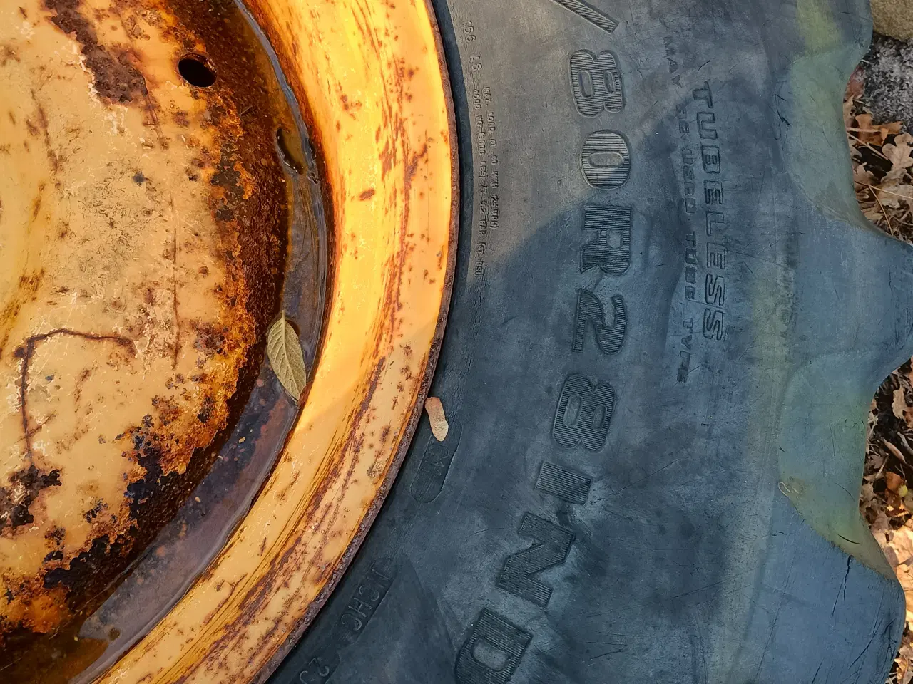 Billede 4 - 28 tommer bagdæk til gravemaskine 