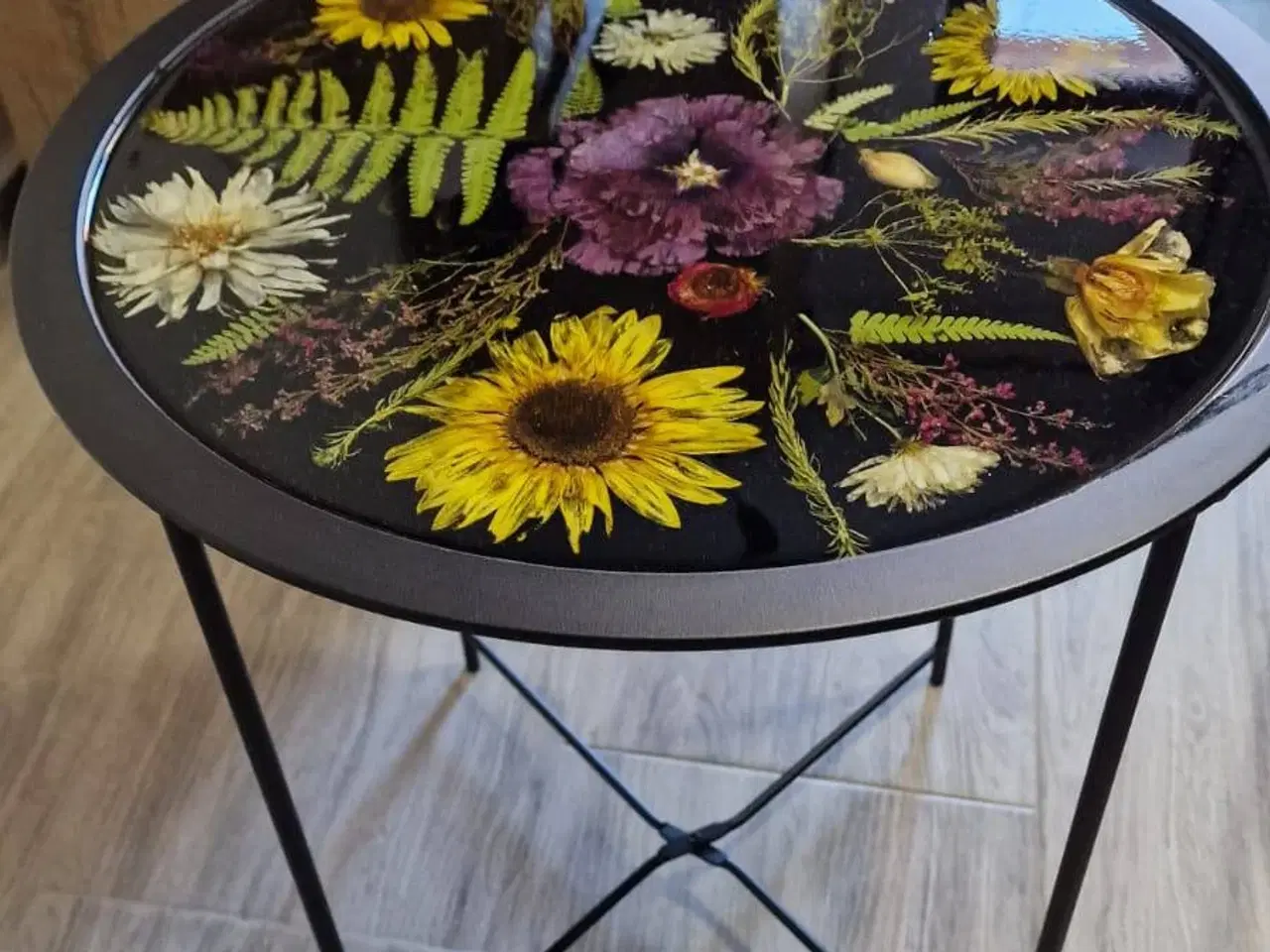 Billede 4 - Unique Handmade Coffee Table – Epoxy Resin with Re