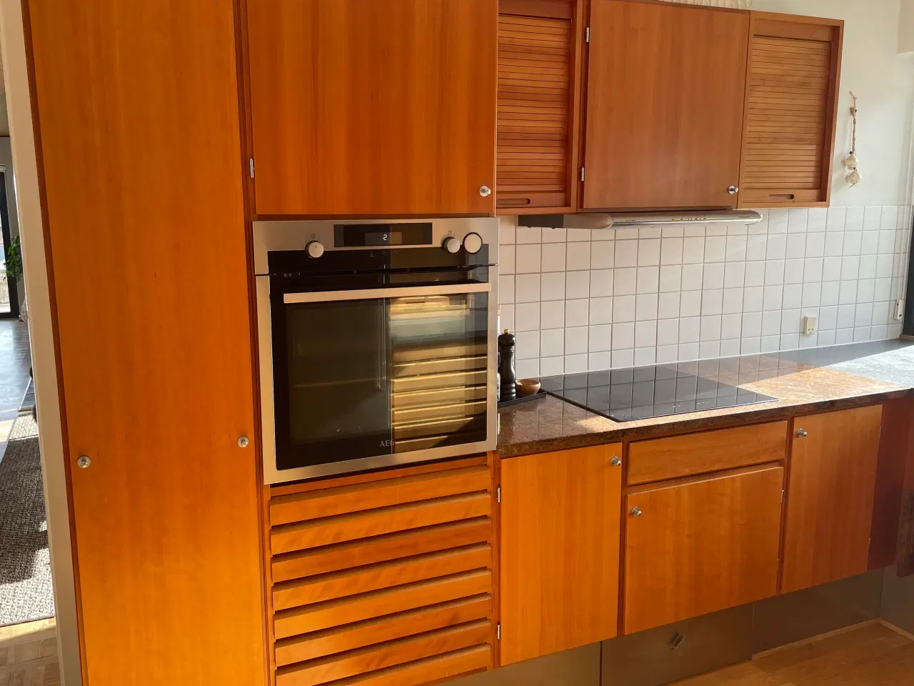 Billede 1 - UNOFORM køkken i kirsebærtræ