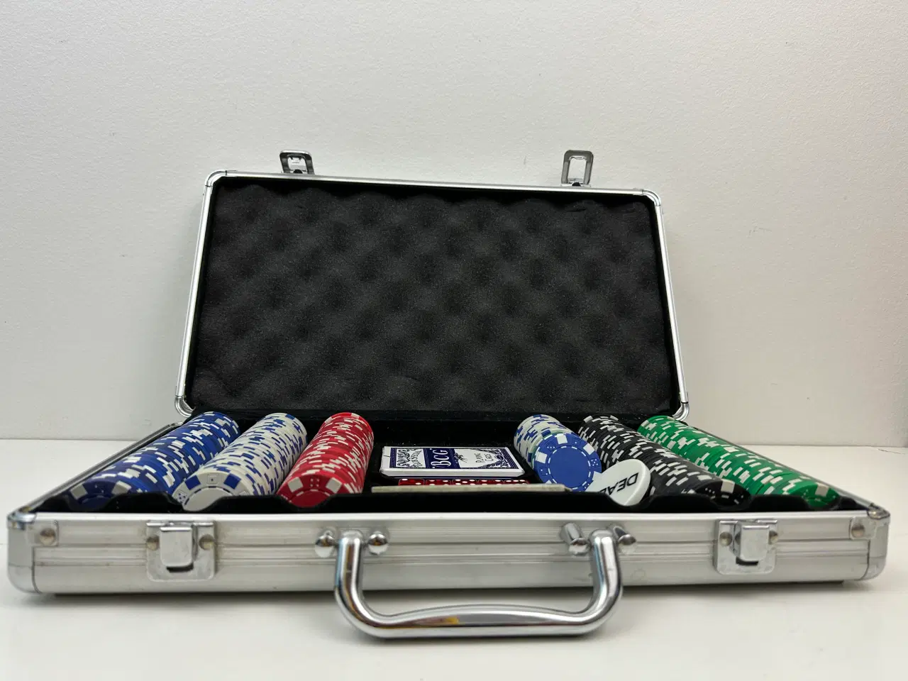 Billede 2 - Pokerchips sæt m. tilbehør i alukuffert