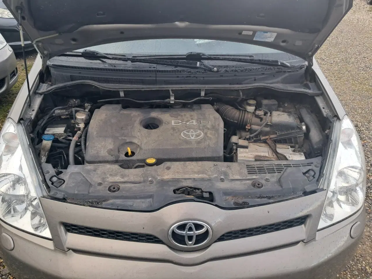 Billede 15 - Toyota Corolla Verso 2,2 D-4D Luna 7prs