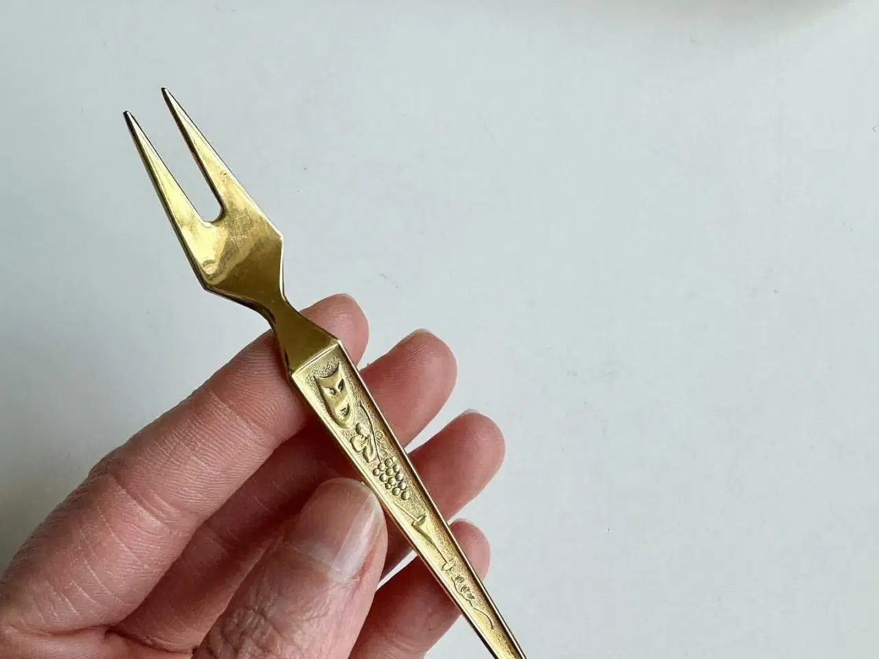 Billede 5 - Pålægsgafler, guldbelagt 18/8 stål, 6 stk i æske