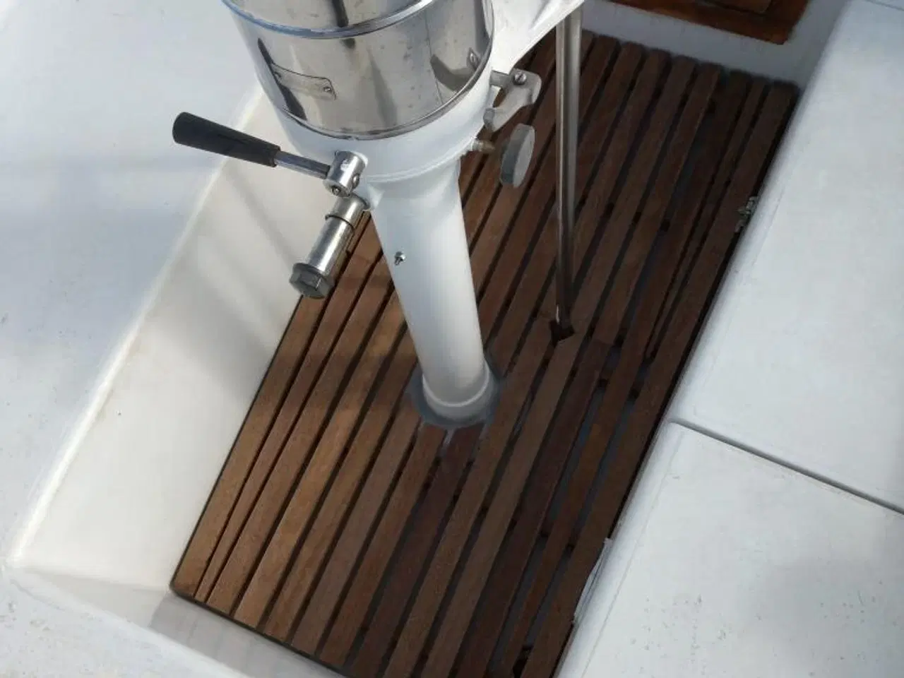 Billede 8 - Canadisk motorsejler solidt bygget i glasfiber.