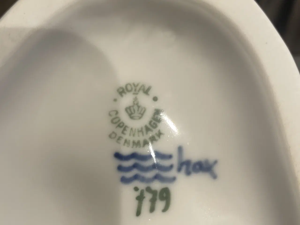 Billede 4 - Pigen med kalv Royal Copenhagen. 