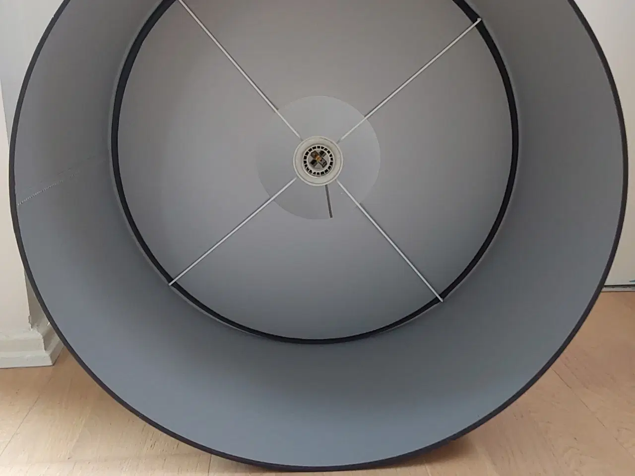 Billede 1 - Sort stofpendel med farvet inderside - lysgrå/sølv