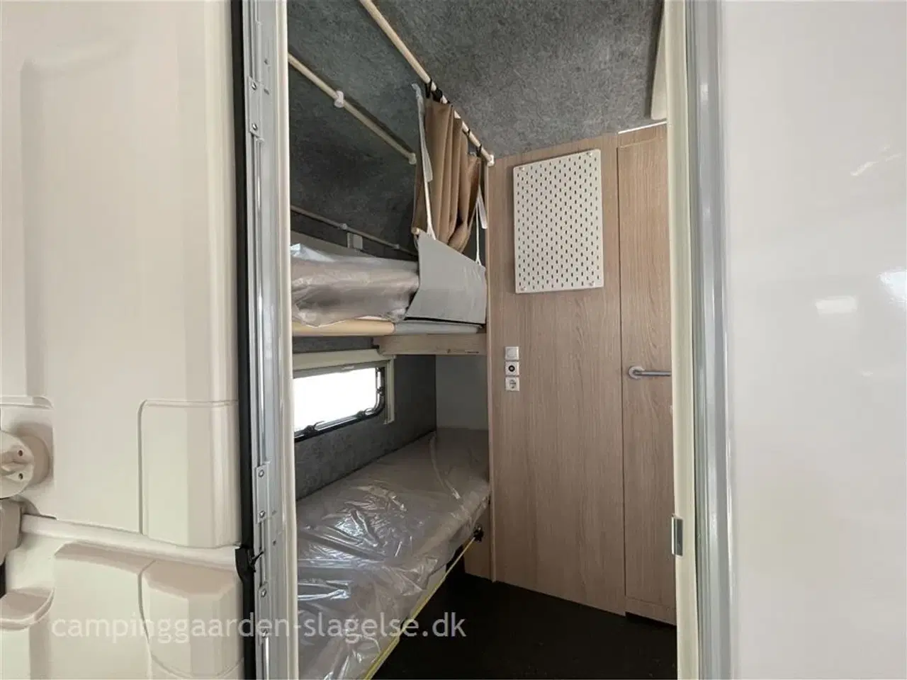 Billede 2 - 2026 - Adria Aviva Lite 360 DK   Let, El-bilvenlig og Perfekt til Sommer – Adria Aviva Lite 360 DK Køjevogn