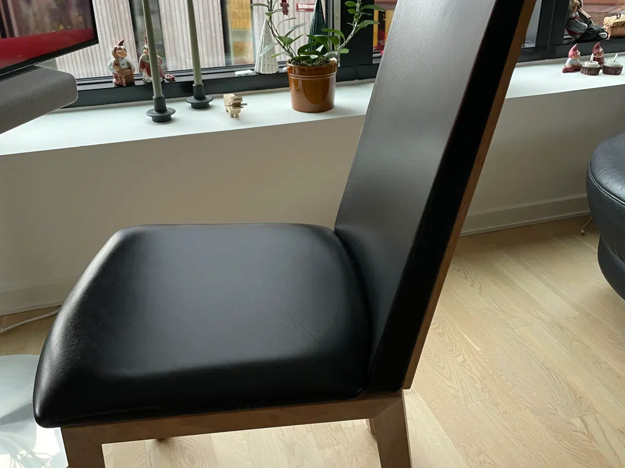 Billede 1 - 4 stk Skovby egetræsstole med fjedre ryg sort læde