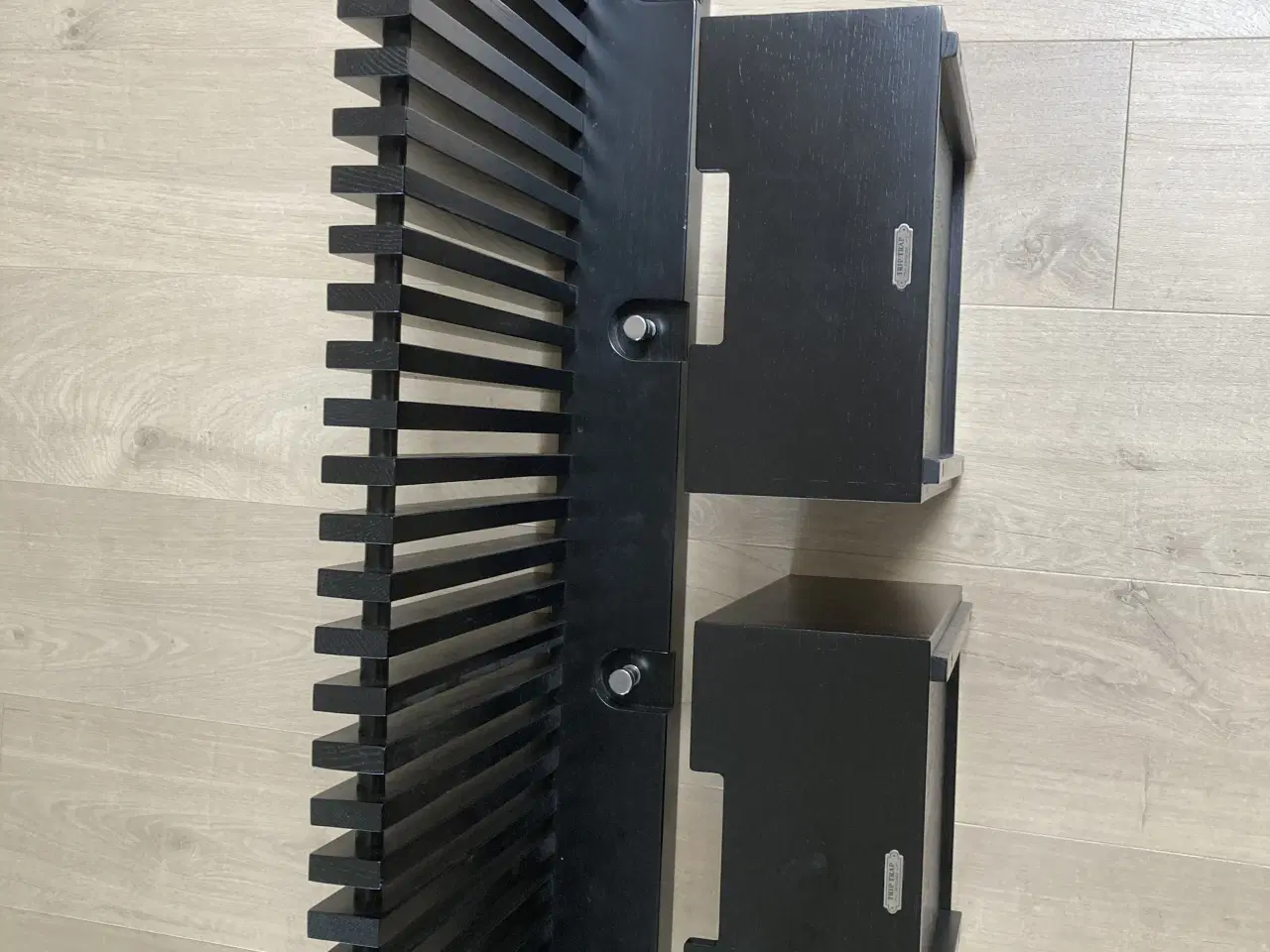 Billede 1 - Trip Trap Cutter Garderobe sort , med 2 Boxe.