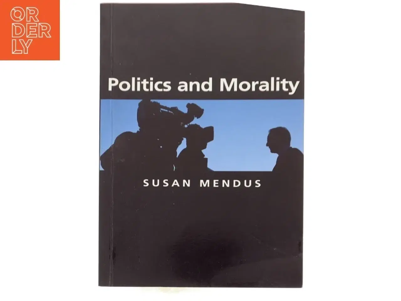 Billede 1 - Politics and Morality af Susan Mendus (Bog)