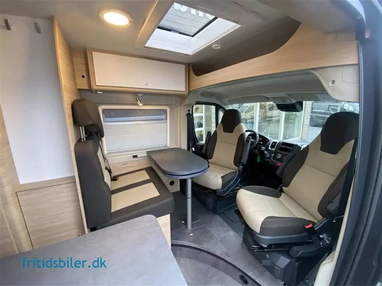 Billede 2 - 2024 - RoadCar R 640   Roadcar 640 165 Hk Den store rummelige camper med langsgående senge