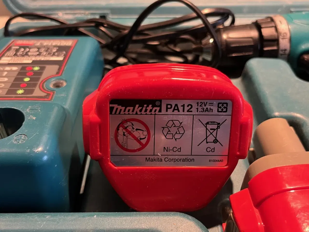 Billede 2 - Makita skruemaskine med 2 batterier og oplader