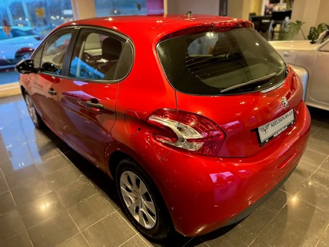 Billede 6 - 208 med fuld service.