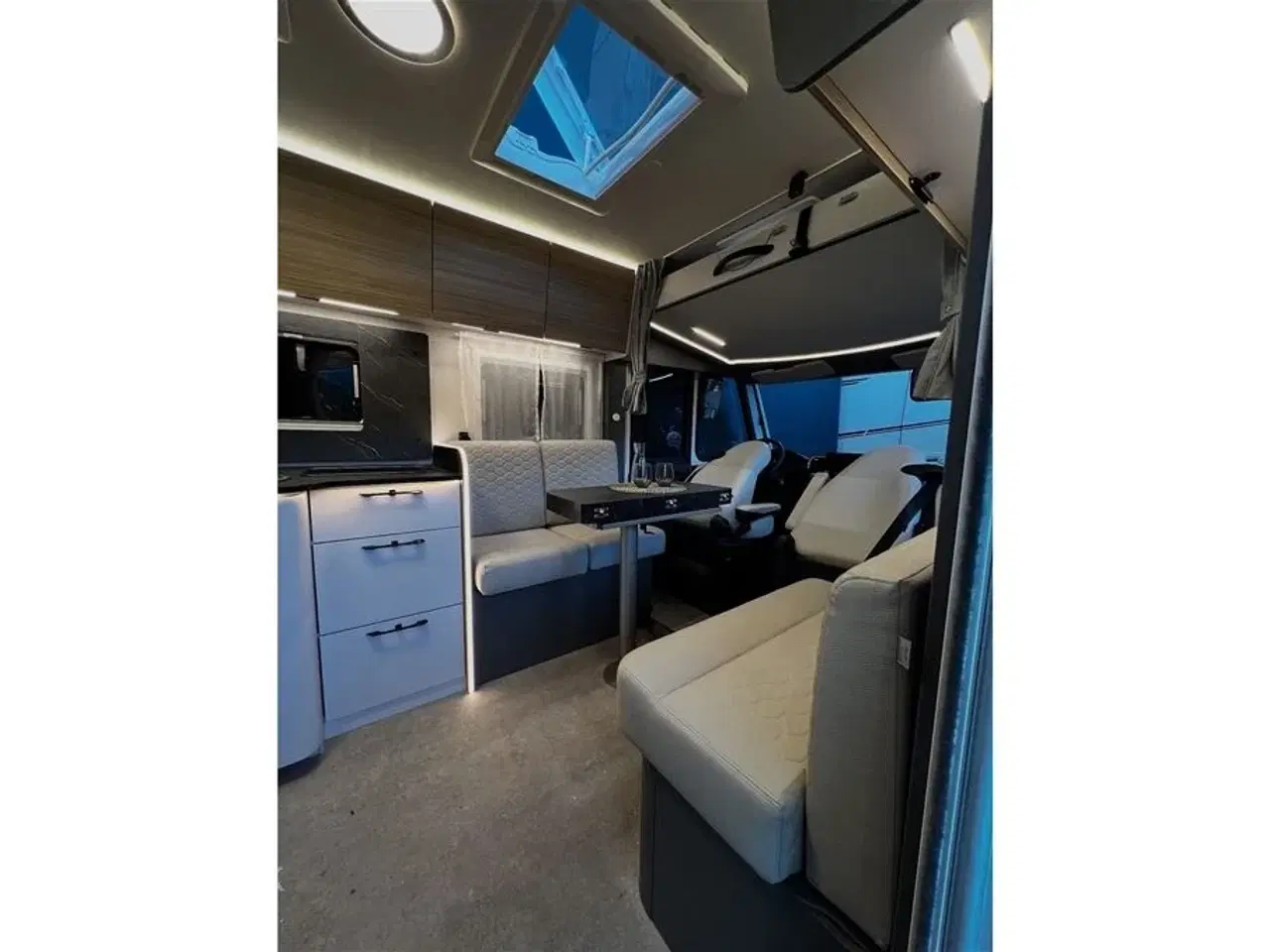 Billede 15 - 2026 - Etrusco I 7400 SBC Scandic Edition   Etrusco by Hymer er Italiensk Elegance og Komfort fra Hinshøj Caravan