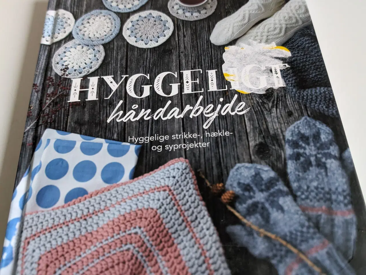 Billede 1 - Hyggeligt håndarbejde bog indbunden