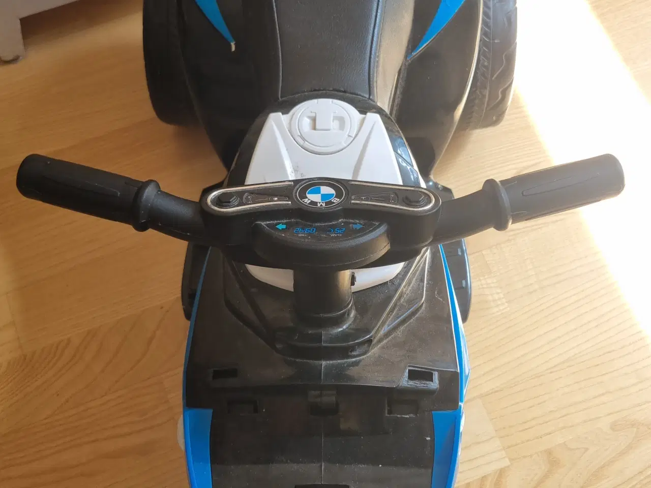 Billede 1 - BMW Børnescooter, elektronisk.