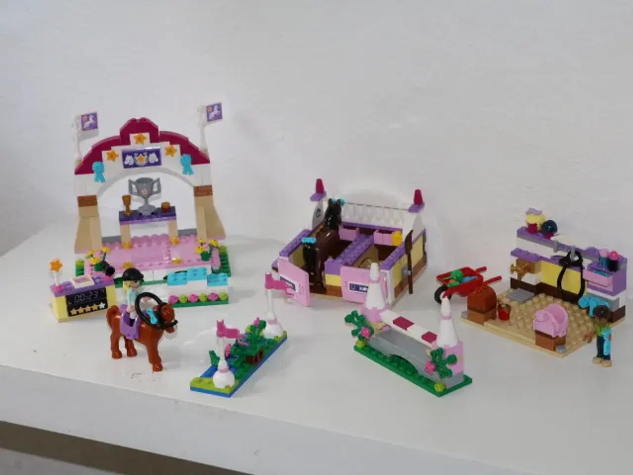 Billede 1 - LEGO Friends 41057. Heartlake hesteshow