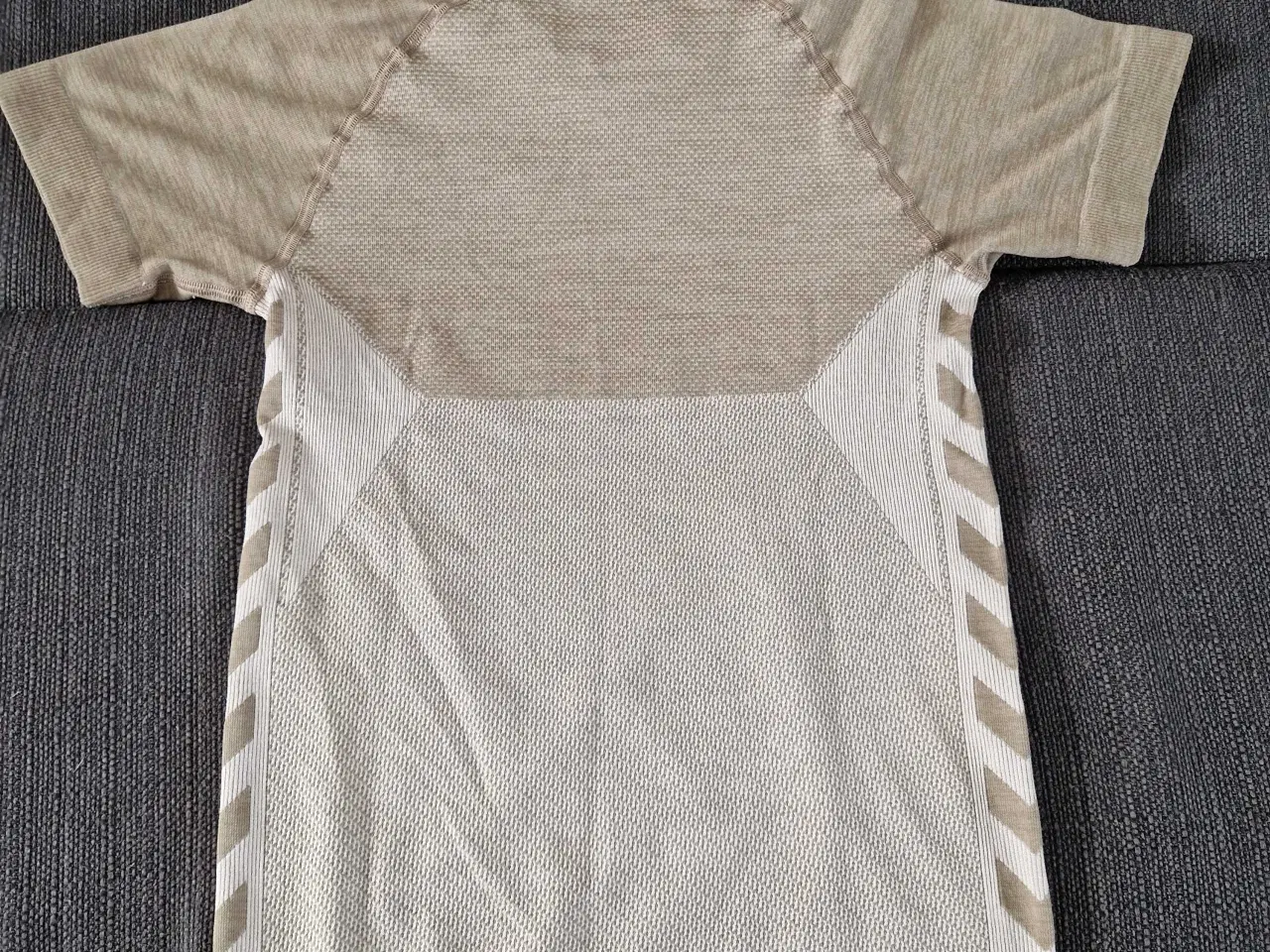 Billede 2 - Hummel T-shirt str L