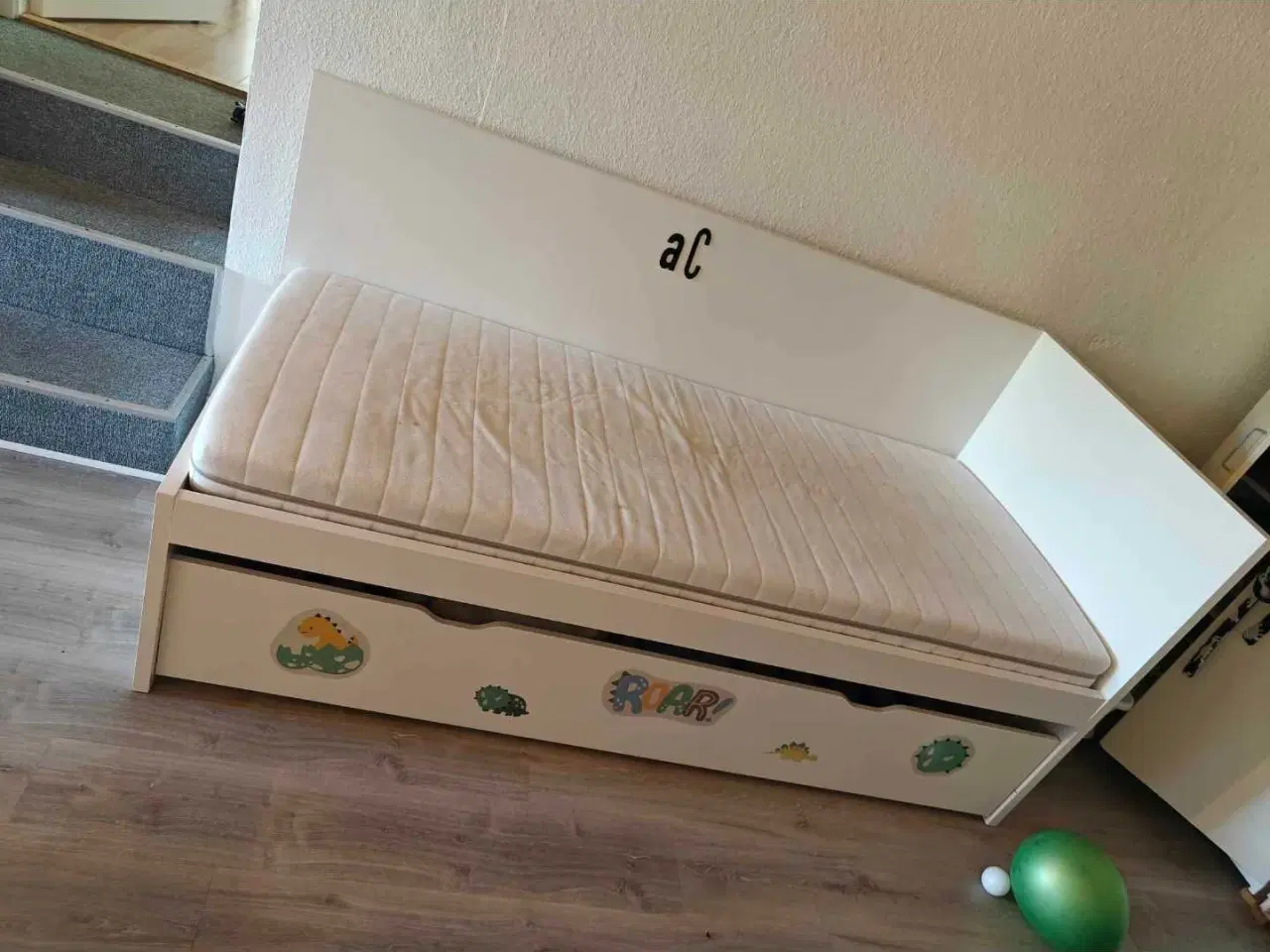 Billede 1 - Seng med udtræk