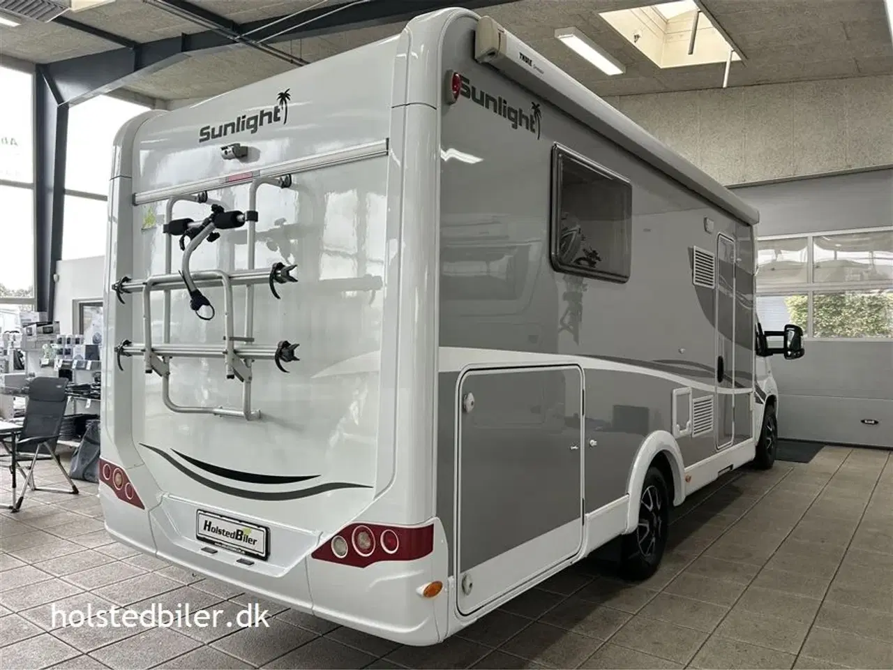 Billede 4 - 2016 - SunLight T 69 L   Automatgear - queensbed - udstyr.