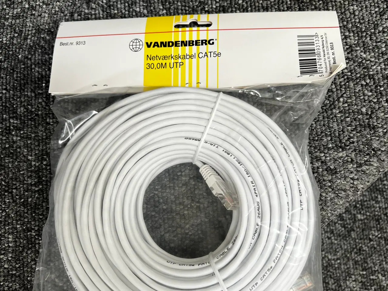Billede 1 - Ethernet kable, 30m med stik