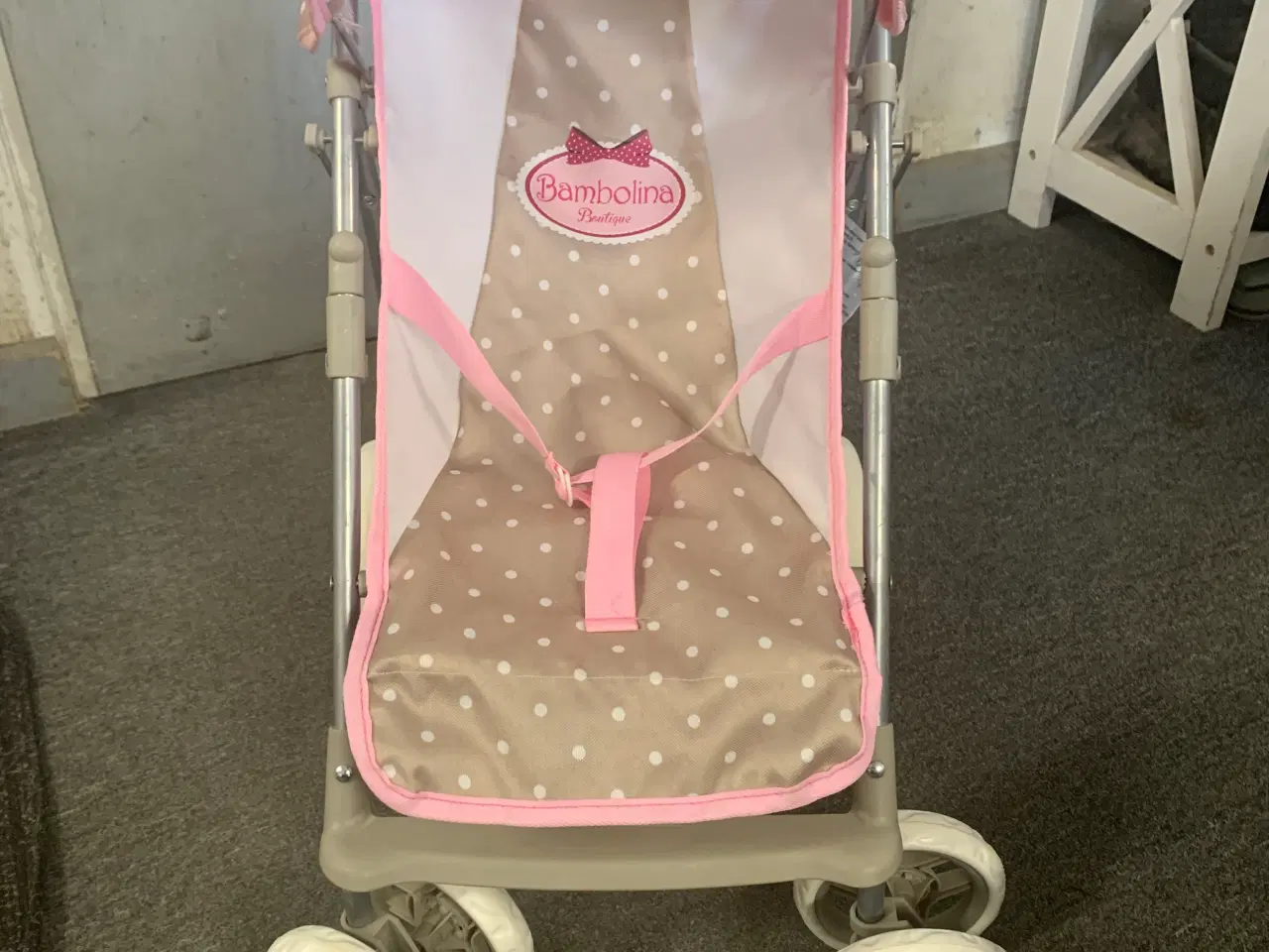 Billede 3 - Dukker med diverse ting til