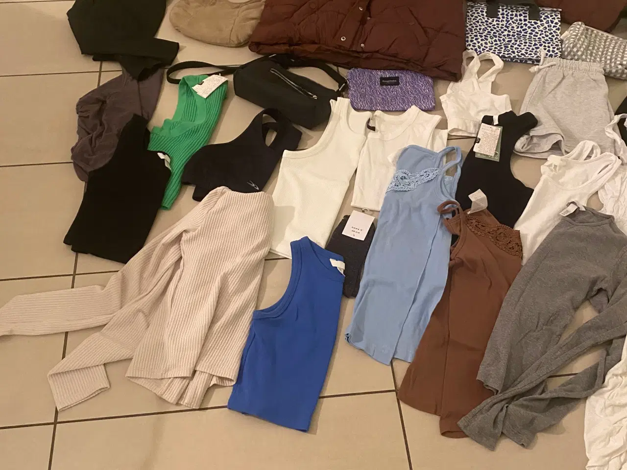 Billede 5 - Tøj str XS/S