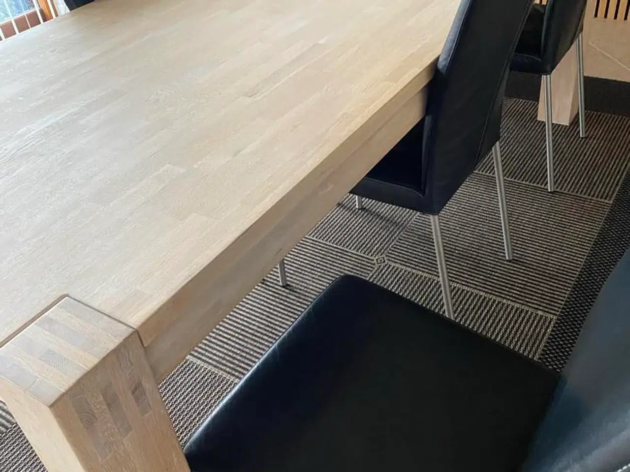 Billede 2 - Spisebord i egetræ med 6 stole