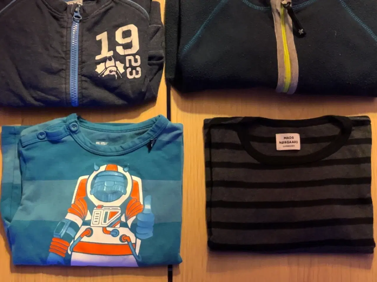 Billede 4 - Drengebluser - bodyer - bukser m.m.